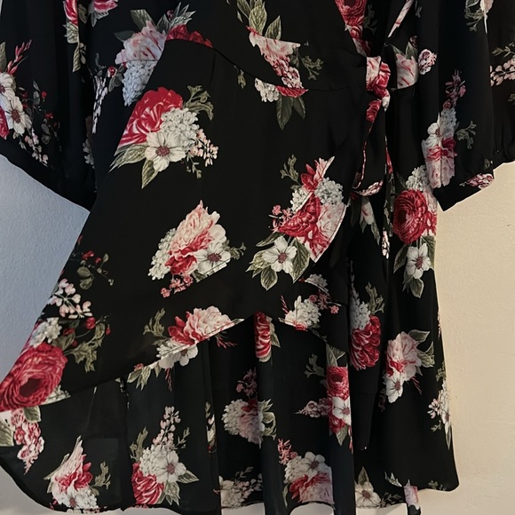 NWT Torrid Black Floral Wrap Top - Picture 5 of 10